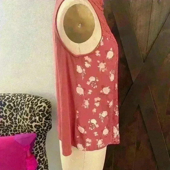 Taylor&Sage Size Small Boho Floral top - Picture 3 of 9